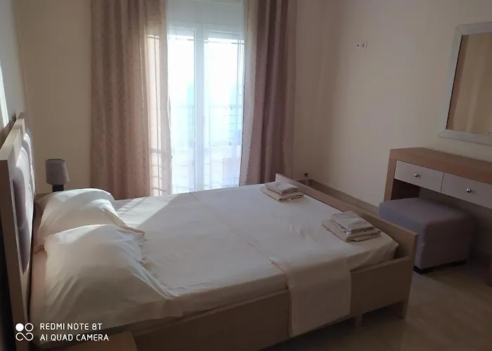 Apartament Theona *