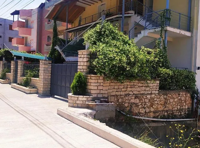 Theona Apartament