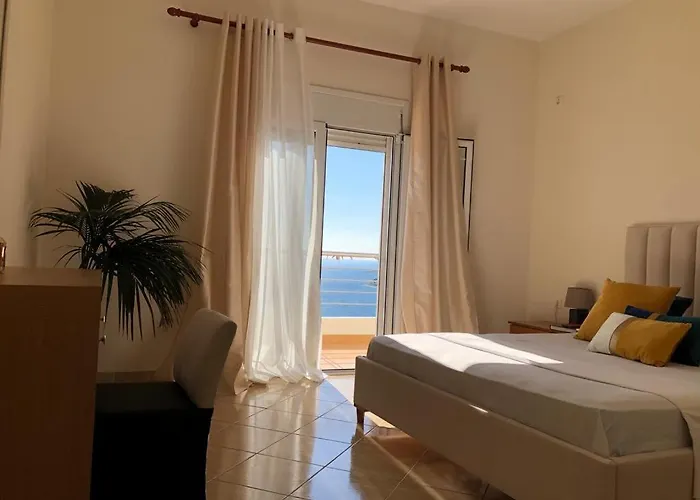 Theona Apartament