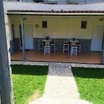 Theona Sarandë