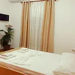 Appartement Theona *