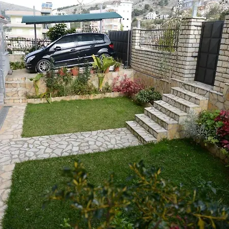 Appartement Theona *