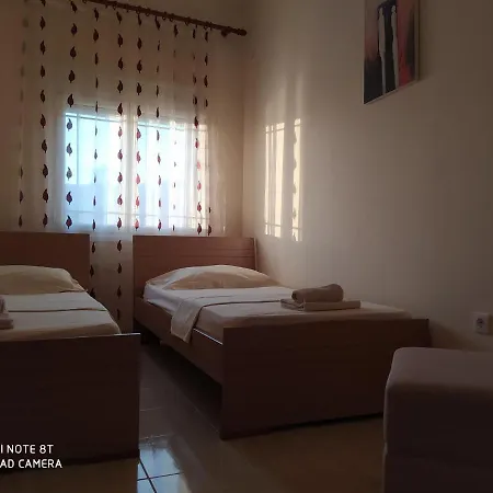 Theona Apartman
