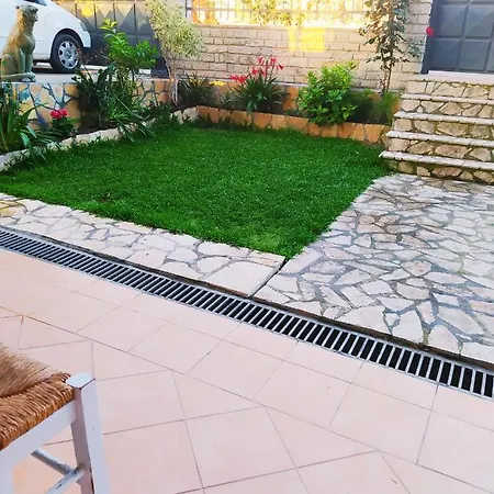 Theona * Sarandë