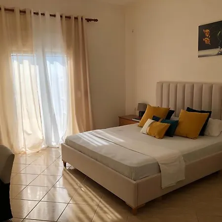 Apartment Theona *