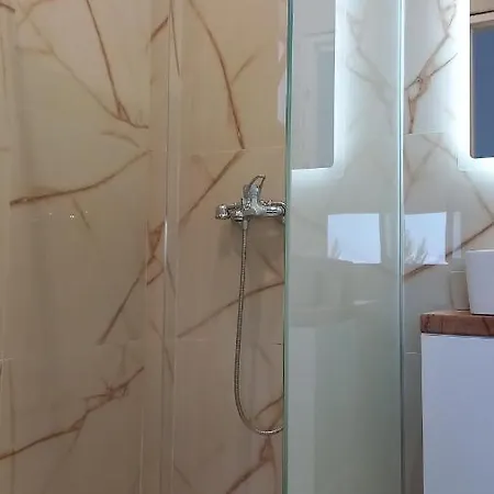 Theona Apartment *