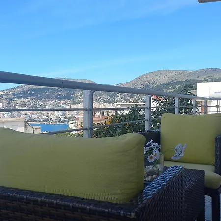 Theona Appartement *