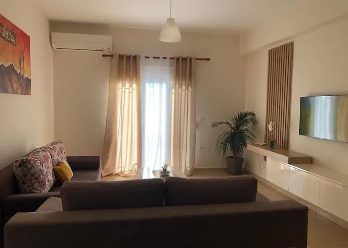 Theona Apartment *