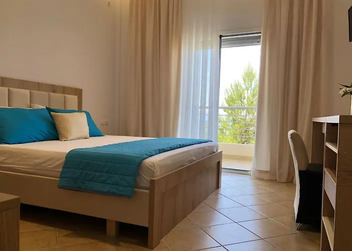 Theona Apartment
